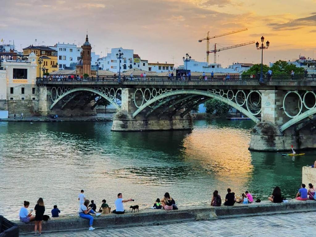 Budget And Cute Rooms With Balcony Sevilla Center Extérieur photo