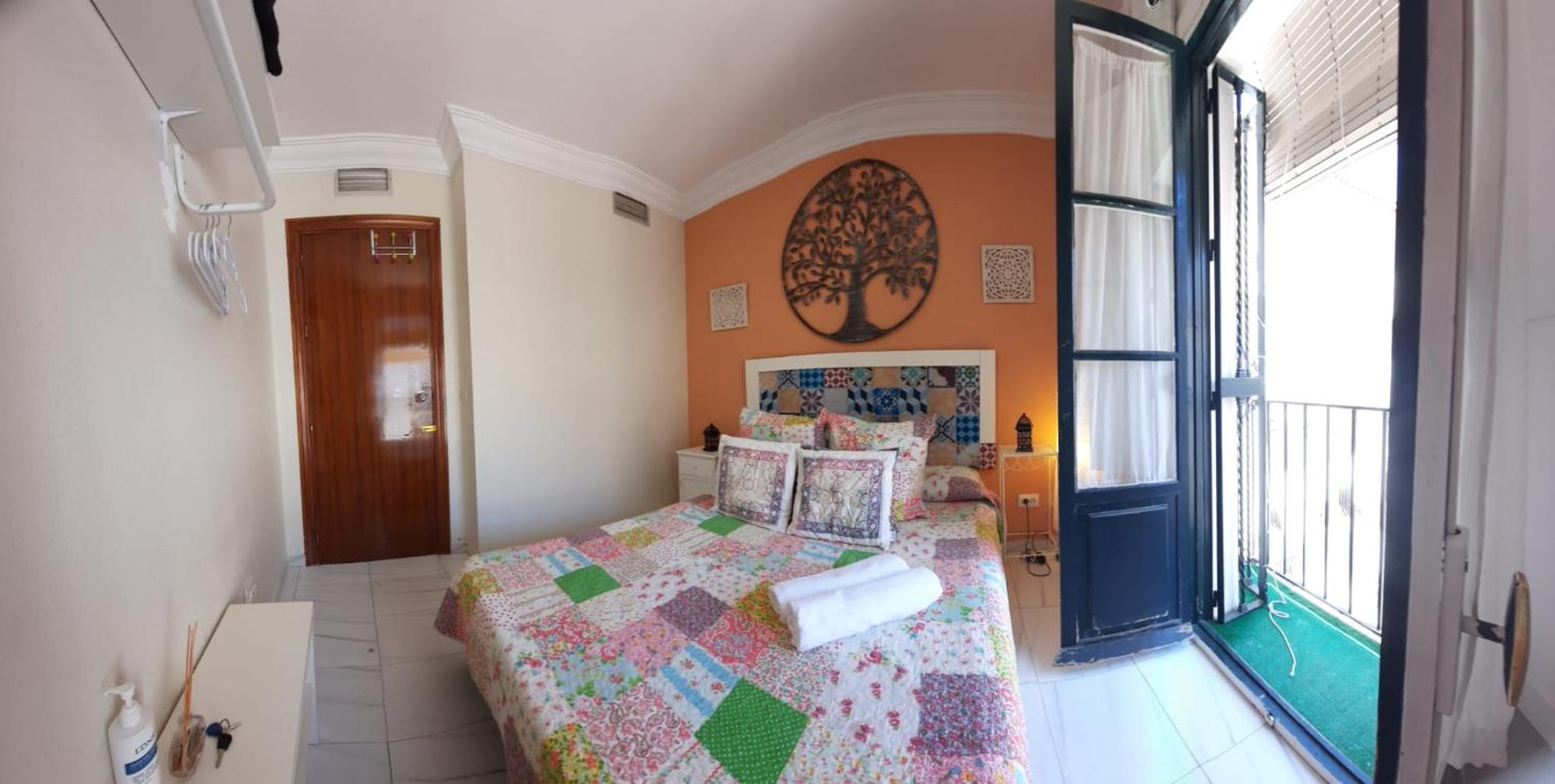 Budget And Cute Rooms With Balcony Sevilla Center Extérieur photo
